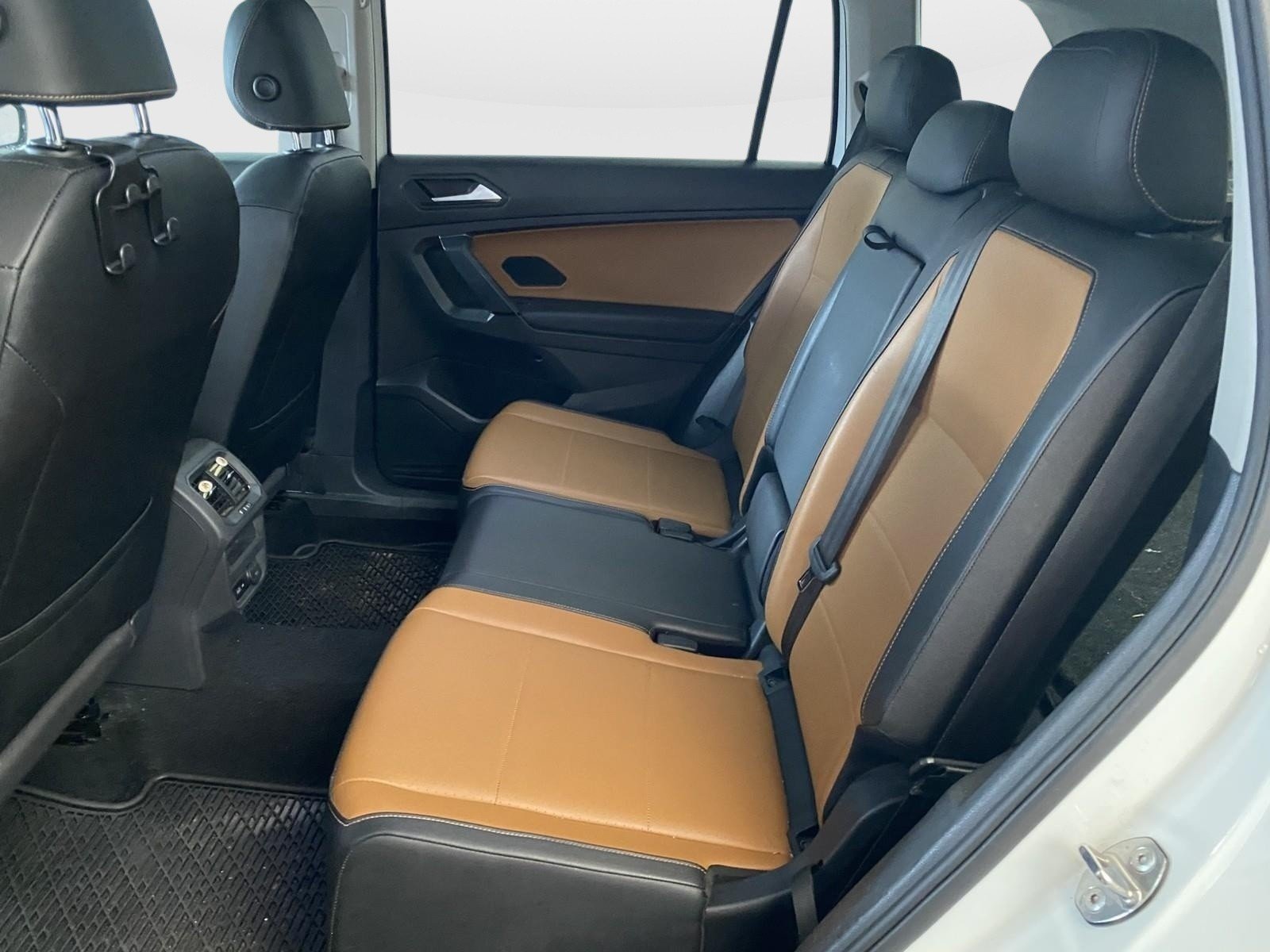 Used 2019 Volkswagen Tiguan SE w/ Panoramic Sunroof Package AWD/4WD image 17