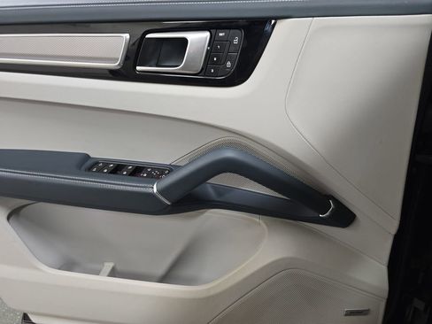 Used 2023 Porsche Cayenne S image 26