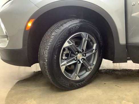 Used 2025 Chevrolet Blazer LT FWD image 24