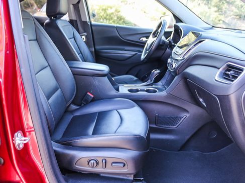 Used 2018 Chevrolet Equinox Premier FWD image 16