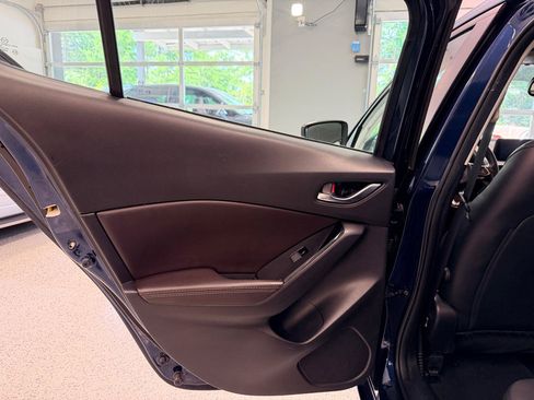 Used 2018 MAZDA MAZDA3 Grand Touring w/ Premium Equipment Package FWD image 19
