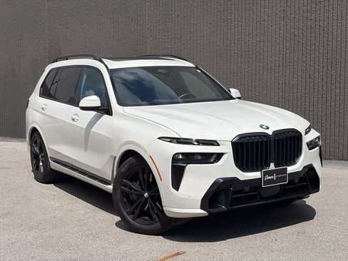 Used 2023 BMW X7 xDrive40i w/ M Sport Package AWD/4WD image 9