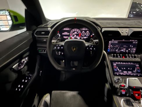 Used 2024 Lamborghini Urus Performante AWD/4WD image 44