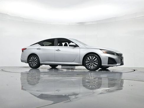 Used 2023 Nissan Altima 2.5 SV image 32