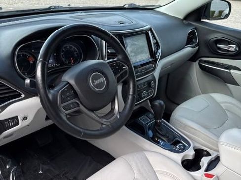 Used 2019 Jeep Cherokee Limited image 7