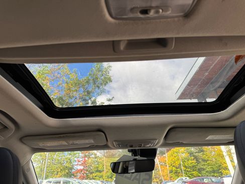 Used 2019 Honda HR-V Touring image 14