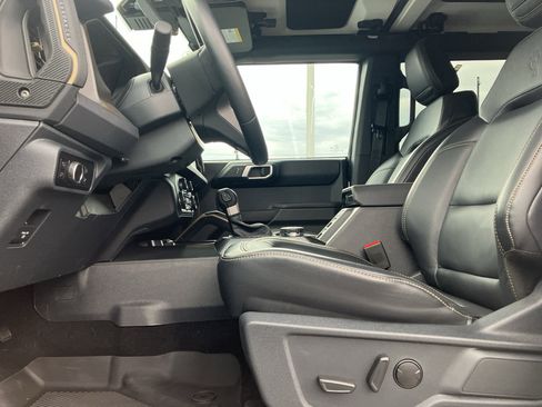 Used 2025 Ford Bronco Badlands image 27