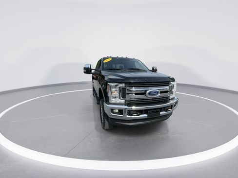Used 2018 Ford F250 XLT w/ XLT Premium Package AWD/4WD image 4