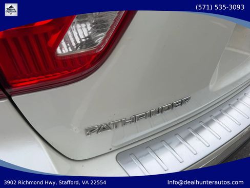 Used 2020 Nissan Pathfinder Platinum FWD image 12