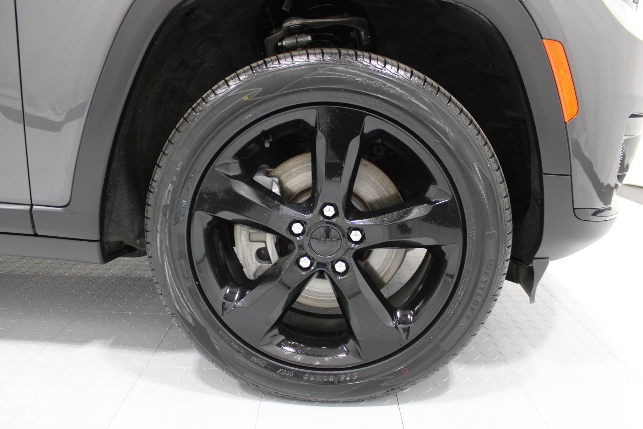 Used 2023 Jeep Grand Cherokee L Laredo AWD/4WD image 5