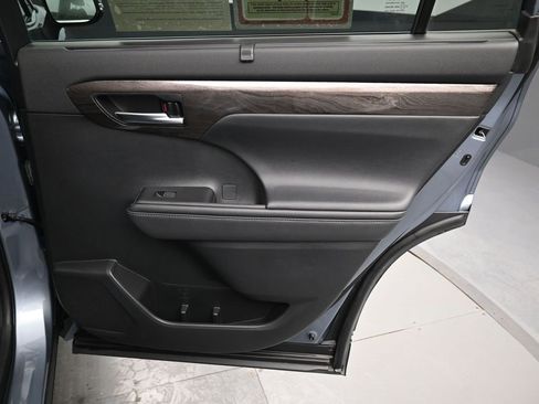 Used 2020 Toyota Highlander Limited image 36