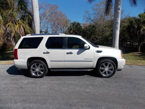 Used 2007 Cadillac Escalade 2WD w/ Information Package image 6
