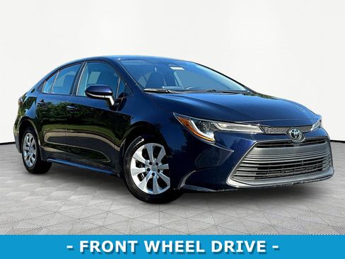 Used 2024 Toyota Corolla LE FWD image 3