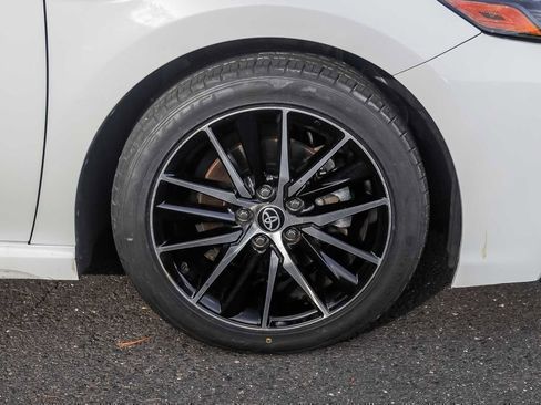 Used 2024 Toyota Camry SE image 6