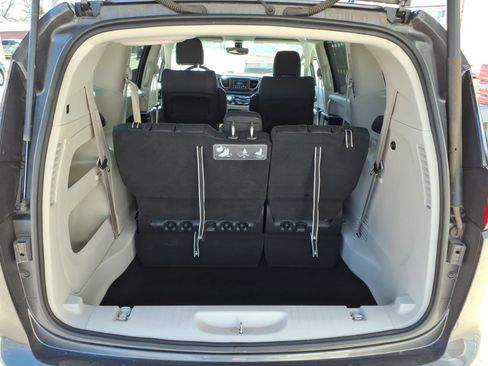 Used 2019 Chrysler Pacifica Touring-L image 20