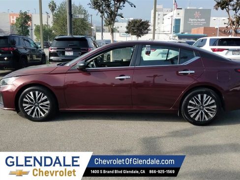 Used 2024 Nissan Altima 2.5 SV image 5