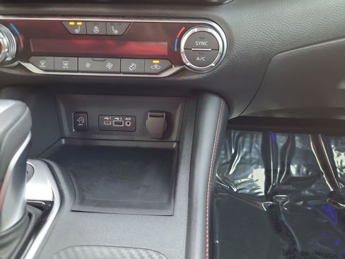 Used 2024 Nissan Sentra SR w/ SR Premium Package image 22