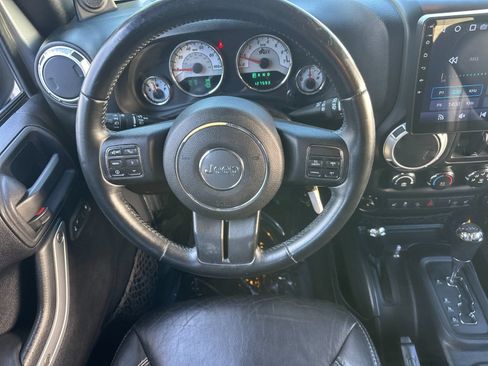 Used 2013 Jeep Wrangler Unlimited Rubicon w/ Connectivity Group AWD/4WD image 14