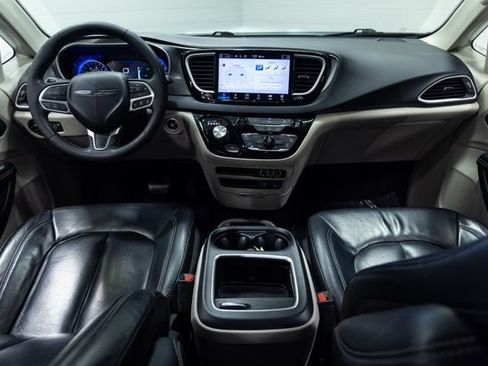 Used 2022 Chrysler Pacifica Touring-L FWD image 20