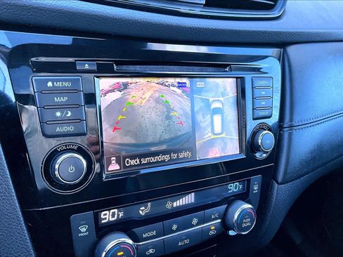 Used 2018 Nissan Rogue SL w/ Premium Package image 28