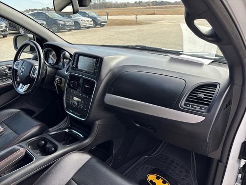 Used 2020 Dodge Grand Caravan GT image 26