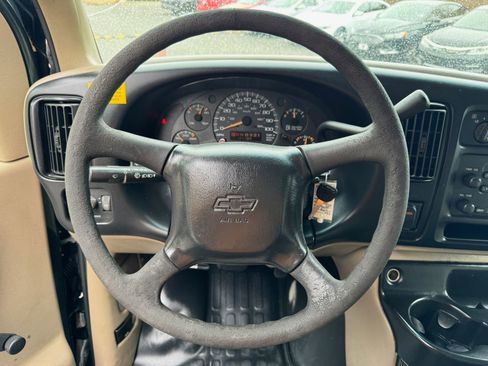 Used 2002 Chevrolet Express 2500 RWD image 11
