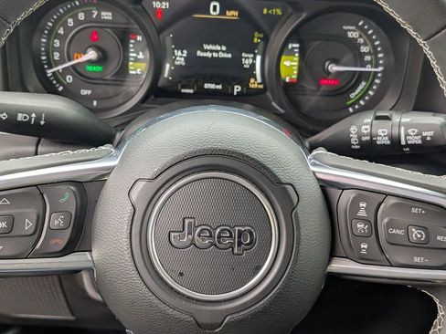 Used 2025 Jeep Wrangler Unlimited Sahara image 31