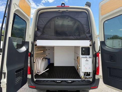 Used 2023 Mercedes-Benz Sprinter 2500 image 21