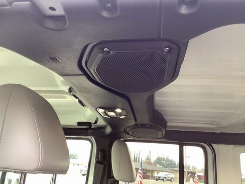 Used 2023 Jeep Wrangler Unlimited Sahara image 29