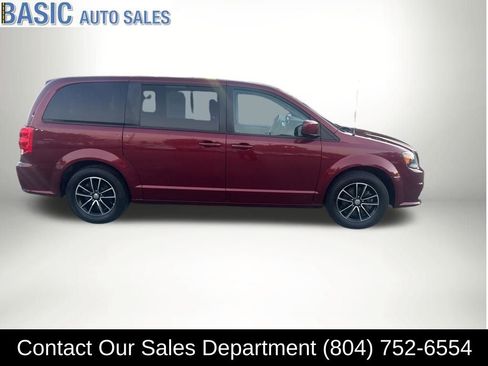 Used 2018 Dodge Grand Caravan SE image 1