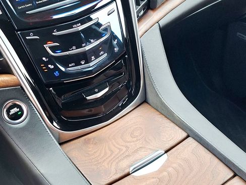 Used 2020 Cadillac Escalade Luxury AWD/4WD image 23