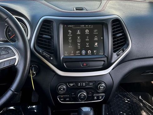 Used 2015 Jeep Cherokee Trailhawk w/ Leather Interior Group AWD/4WD image 9