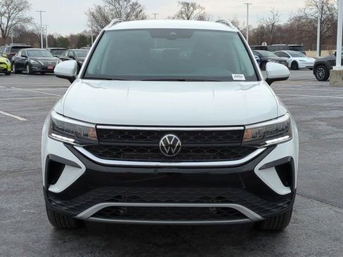 Used 2024 Volkswagen Taos SE image 4