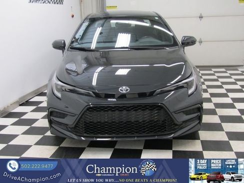 Used 2024 Toyota Corolla SE FWD image 2