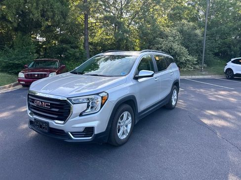 Used 2022 GMC Terrain SLE w/ Driver Convenience Package FWD image 10