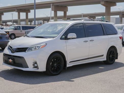 Used 2020 Toyota Sienna Limited Premium image 13