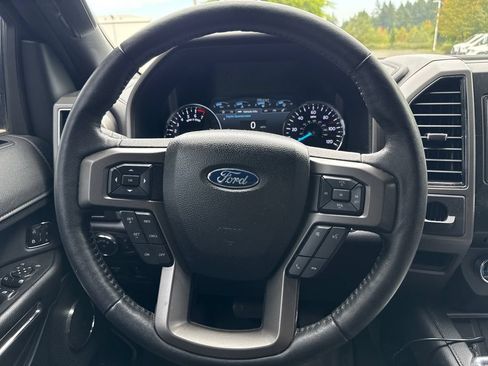 Used 2018 Ford Expedition XLT w/ Equipment Group 202A AWD/4WD image 21