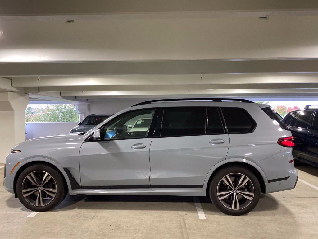 Used 2025 BMW X7 xDrive40i w/ M Sport Package AWD/4WD image 2