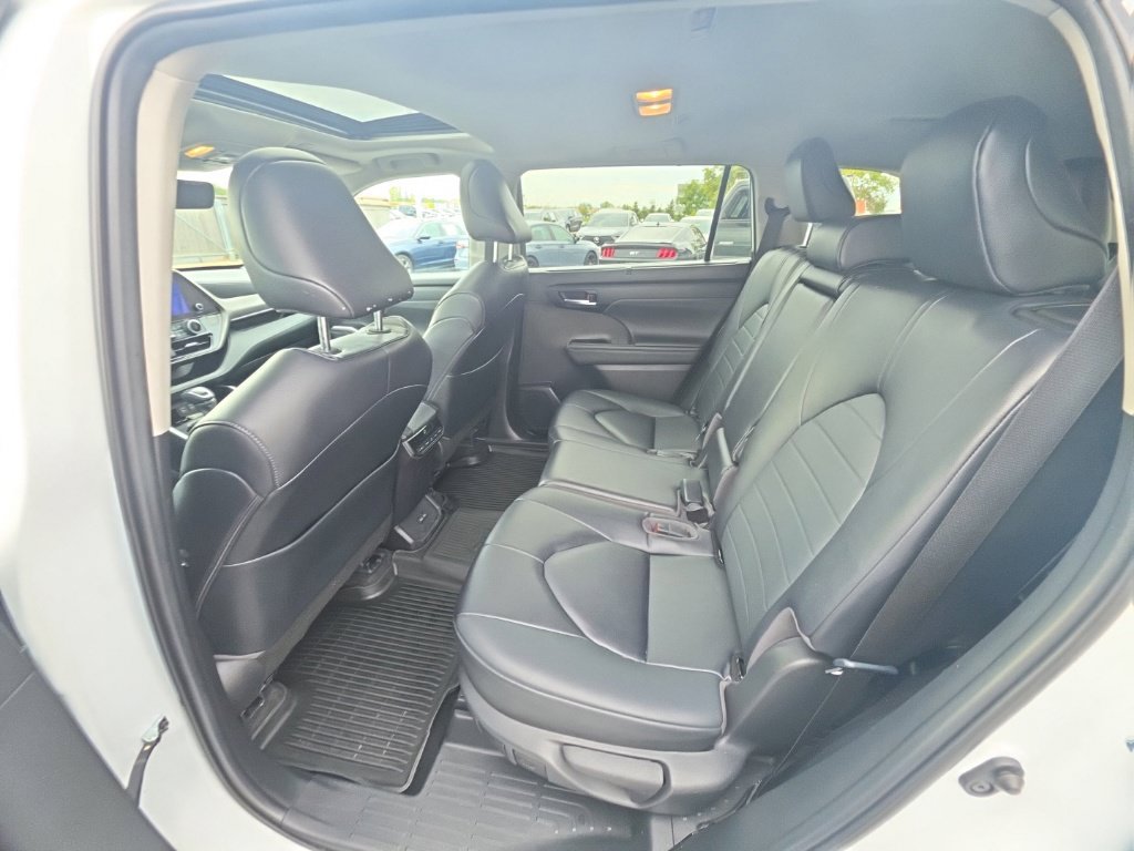 Used 2023 Toyota Highlander XLE AWD/4WD image 27