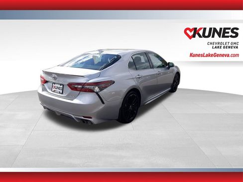Used 2022 Toyota Camry XSE FWD image 9
