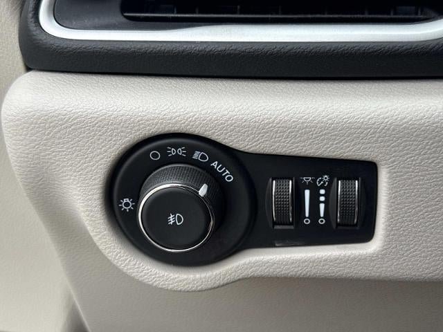 Used 2021 Chrysler Pacifica Touring-L FWD image 25