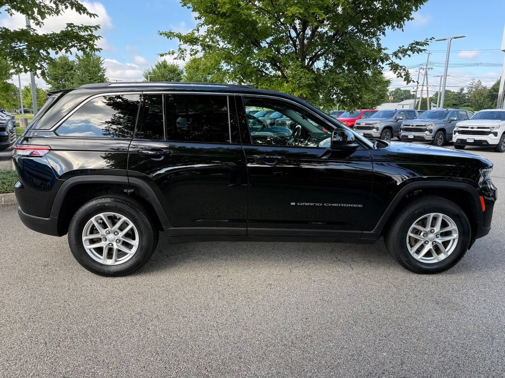 Used 2023 Jeep Grand Cherokee Laredo X AWD/4WD image 6
