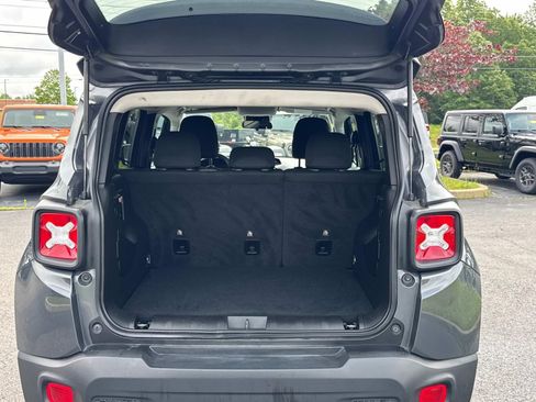 Used 2023 Jeep Renegade Latitude AWD/4WD image 16