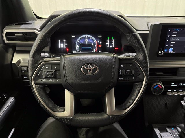 Used 2025 Toyota 4Runner SR5 AWD/4WD image 16