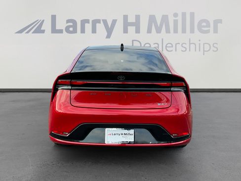 Certified 2025 Toyota Prius XLE image 4