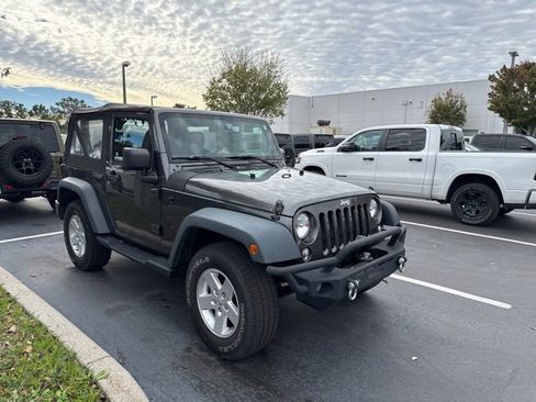 Used 2018 Jeep Wrangler Sport image 3