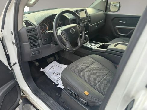 Used 2015 Nissan Titan SV w/ SV Value Truck Package AWD/4WD image 11