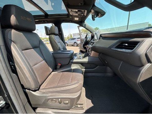 Used 2023 Chevrolet Tahoe High Country w/ Premium Package 2 AWD/4WD image 6