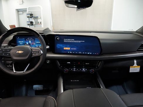 New 2025 Chevrolet Suburban Premier image 9