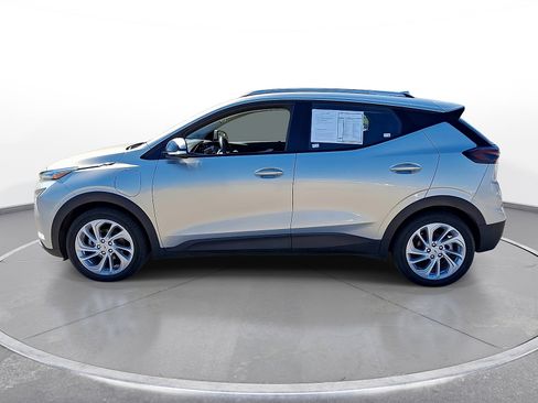 Used 2023 Chevrolet Bolt EUV LT image 5